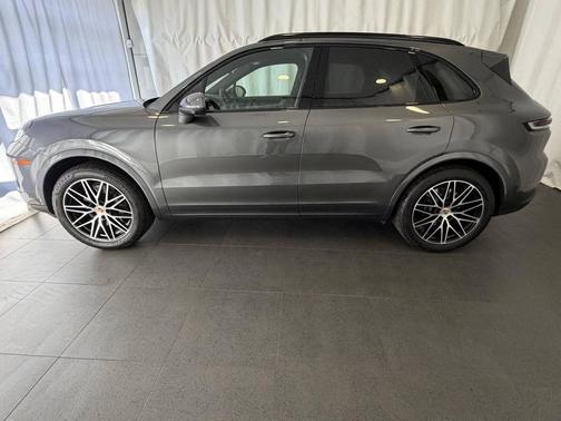 Quartzite Grey Metallic 2025 Porsche Cayenne
