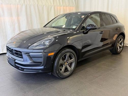 Jet Black Metallic 2024 Porsche Macan