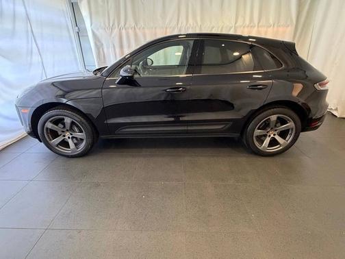 Jet Black Metallic 2024 Porsche Macan