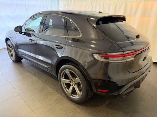 Jet Black Metallic 2024 Porsche Macan