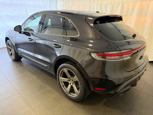 Jet Black Metallic 2024 Porsche Macan