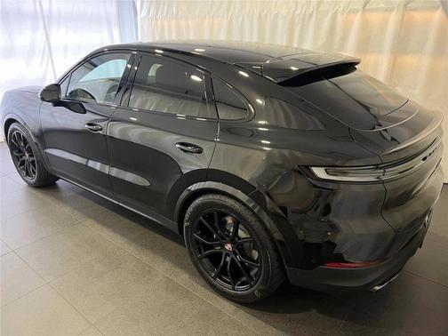 Chromite Black Metallic 2026 Porsche Cayenne
