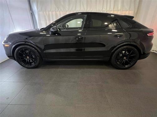Chromite Black Metallic 2026 Porsche Cayenne