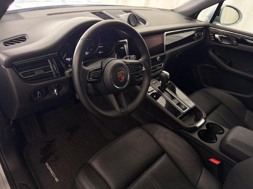 Dolomite Silver Metallic 2026 Porsche Macan Base