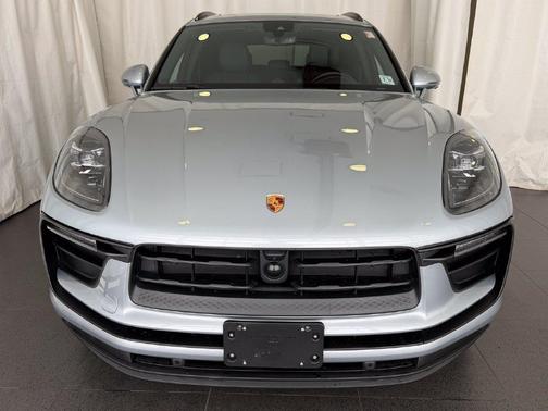 Dolomite Silver Metallic 2026 Porsche Macan Base