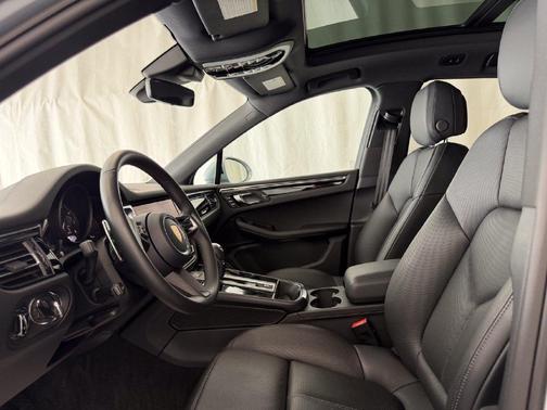 Dolomite Silver Metallic 2026 Porsche Macan Base