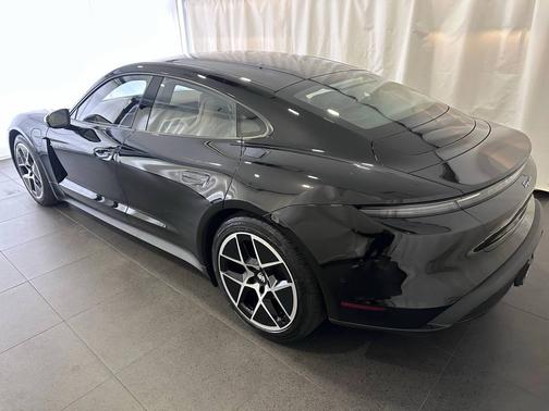 2025 Porsche Taycan 