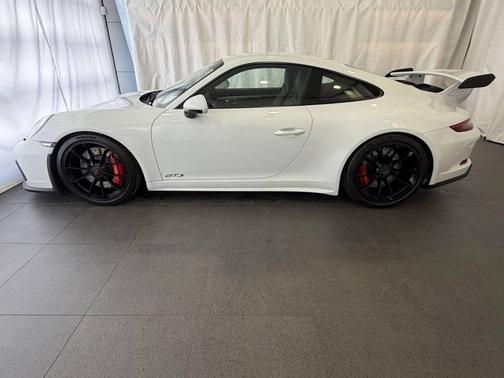Carrara White Metallic 2018 Porsche 911