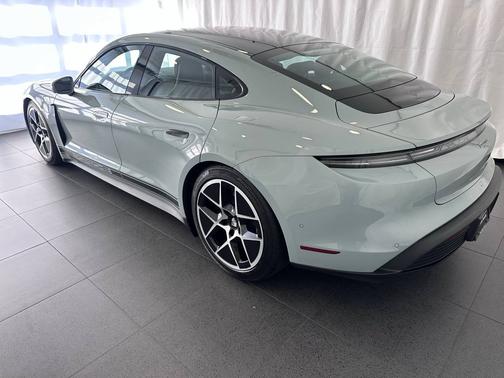 2025 Porsche Taycan 