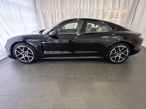 2025 Porsche Taycan 