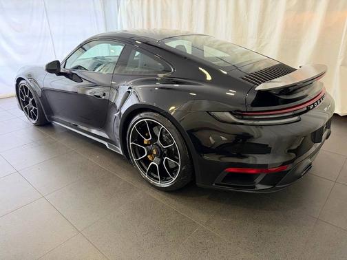 Jet Black Metallic 2024 Porsche 911