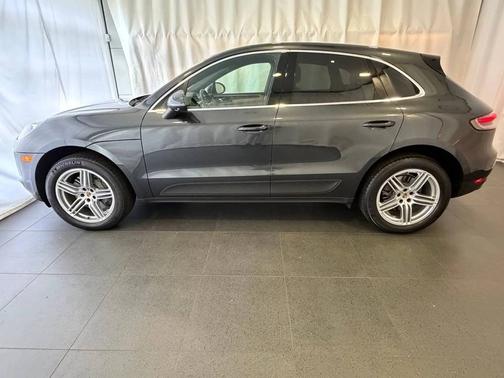 Vulcano Gray Metallic 2021 Porsche Macan