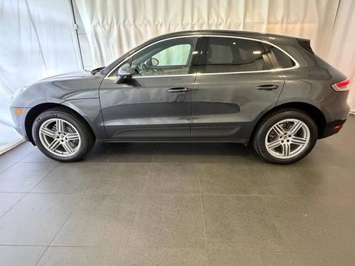 Vulcano Gray Metallic 2021 Porsche Macan