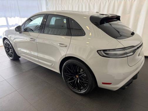 Chalk 2023 Porsche Macan