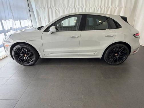 Chalk 2023 Porsche Macan