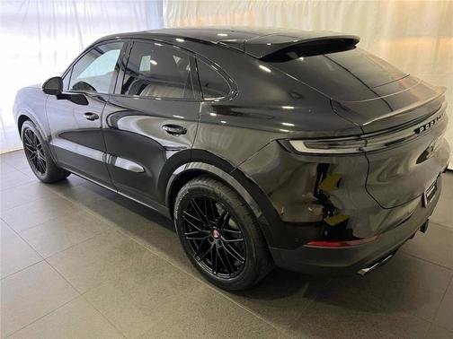 Chromite Black Metallic 2026 Porsche Cayenne