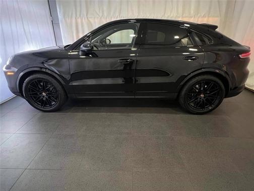 Chromite Black Metallic 2026 Porsche Cayenne