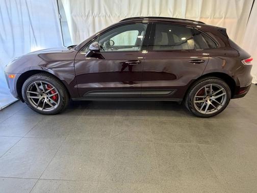 Copper Ruby Metallic 2023 Porsche Macan