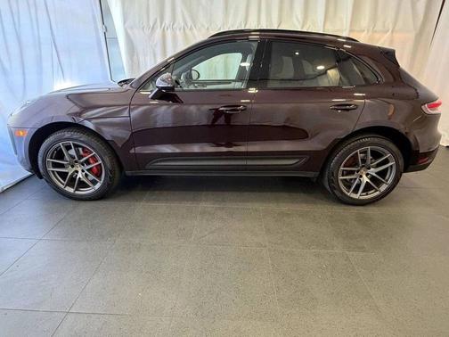 Copper Ruby Metallic 2023 Porsche Macan