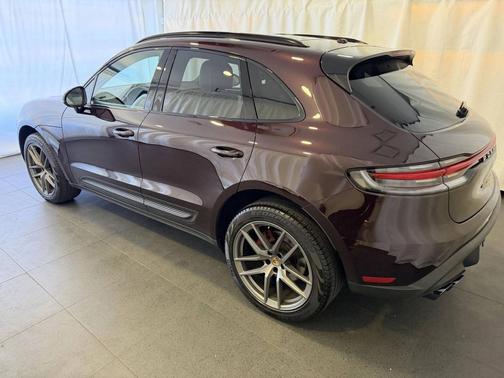 Copper Ruby Metallic 2023 Porsche Macan