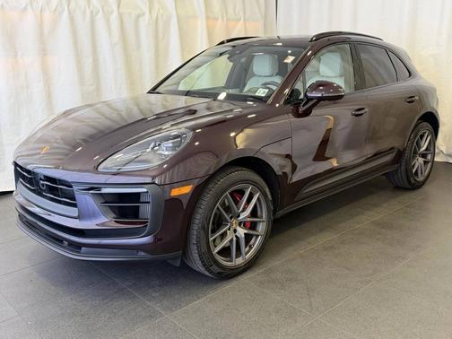 Copper Ruby Metallic 2023 Porsche Macan