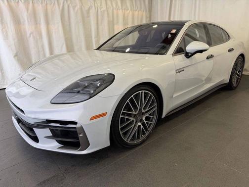 Ice Grey Metallic 2025 Porsche Panamera