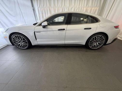Ice Grey Metallic 2025 Porsche Panamera