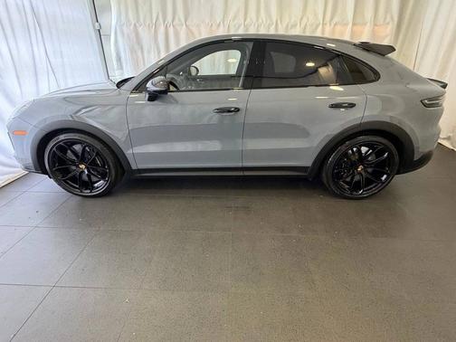 Arctic Grey 2022 Porsche Cayenne