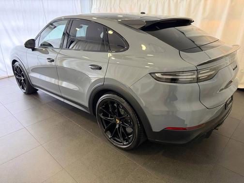 Arctic Grey 2022 Porsche Cayenne