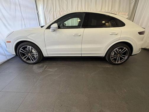 Carrara White Metallic 2023 Porsche Cayenne