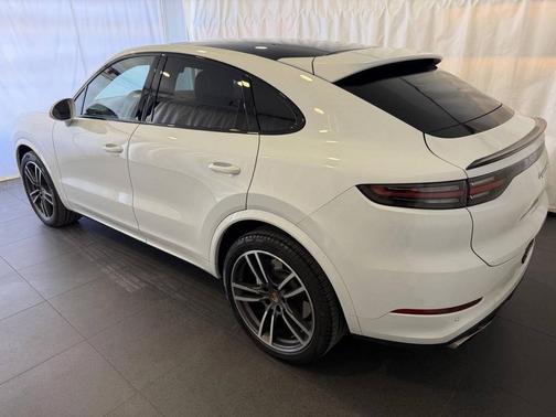 Carrara White Metallic 2023 Porsche Cayenne
