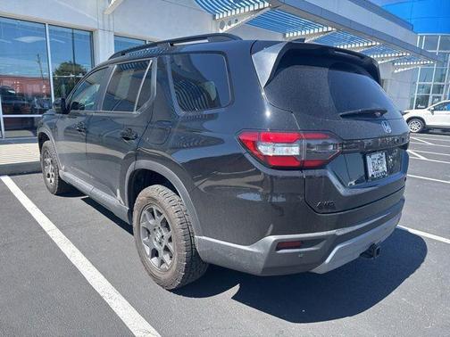 Crystal Black Pearl 2025 Honda Pilot TrailSport