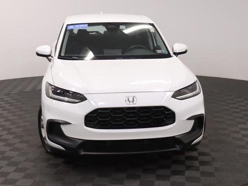 Platinum White Pearl 2023 Honda HR-V LX
