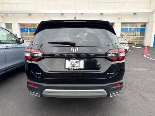 Crystal Black Pearl 2025 Honda Pilot Elite