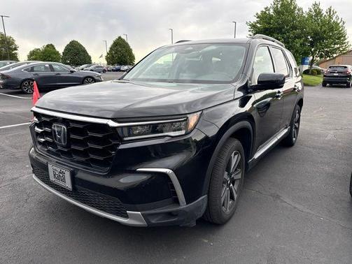 Crystal Black Pearl 2025 Honda Pilot Elite