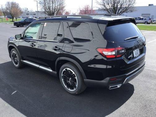 Crystal Black 2026 Honda Pilot Touring