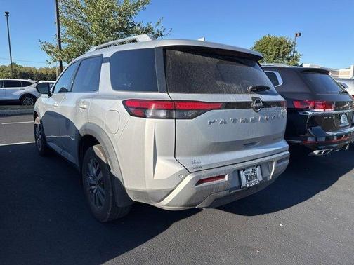 2022 Nissan Pathfinder SL