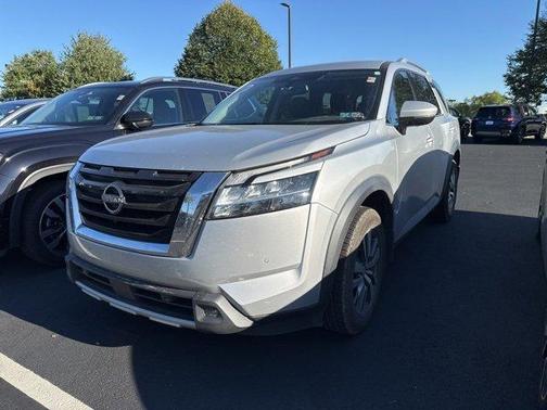 2022 Nissan Pathfinder SL