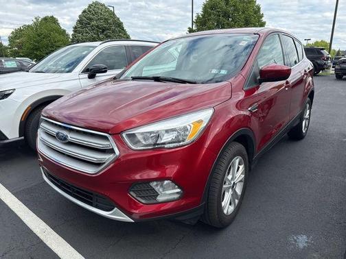 Ruby Red Metallic Tinted Clearcoat 2019 Ford Escape SE