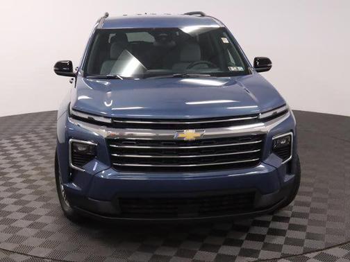 Lakeshore Blue Metallic 2025 Chevrolet Traverse LT