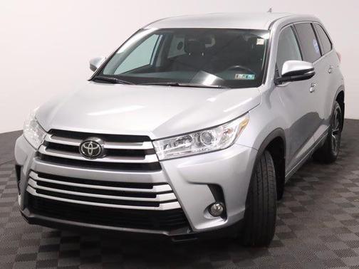 Celestial Silver Metallic 2018 Toyota Highlander LE Plus