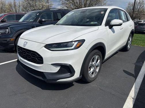 Platinum White Pearl 2023 Honda HR-V LX