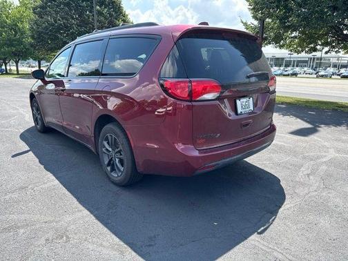 Velvet Red Pearlcoat 2020 Chrysler Pacifica Launch Edition