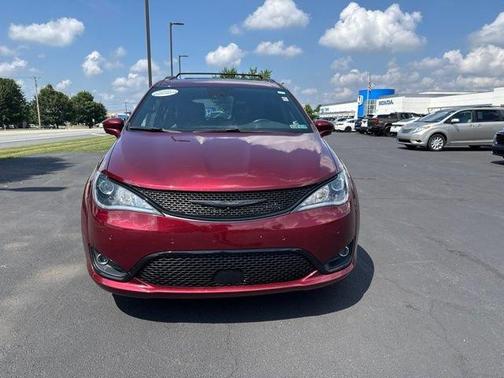 Velvet Red Pearlcoat 2020 Chrysler Pacifica Launch Edition