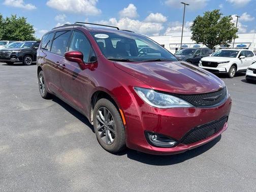 Velvet Red Pearlcoat 2020 Chrysler Pacifica Launch Edition