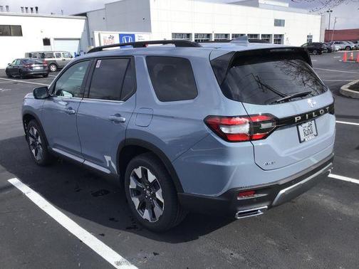 Sonic Gray Pearl 2026 Honda Pilot Elite