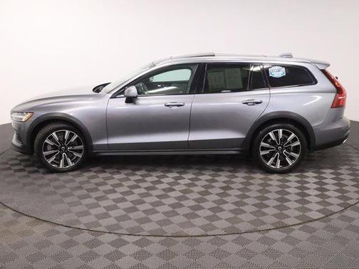 Osmium Gray Metallic 2020 Volvo V60 Cross Country T5