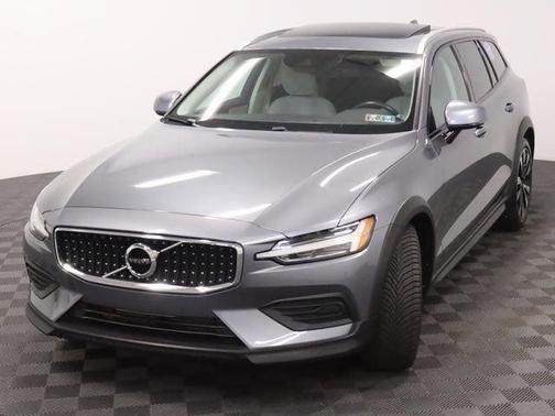 Osmium Gray Metallic 2020 Volvo V60 Cross Country T5