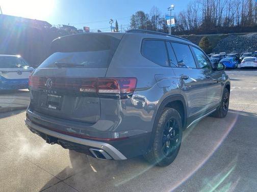 Pure Gray 2026 Volkswagen Atlas Peak Edition