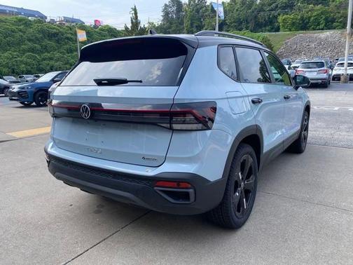 2025 Volkswagen Taos 1.5T SE Black